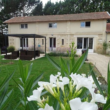 Villa Entiere Du Chateau Lacroix De Civrac 3 Ch, 3 Sdb, Piscine Xxl,Sauna, 4 Etoiles,7 Pers Екстер'єр фото