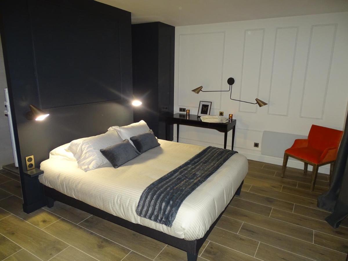 Villa Entiere Du Chateau Lacroix De Civrac 3 Ch, 3 Sdb, Piscine Xxl,Sauna, 4 Etoiles,7 Pers Екстер'єр фото